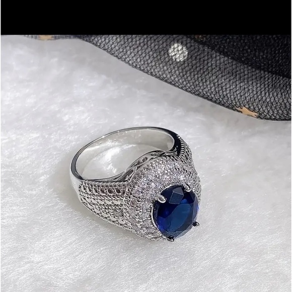Luxury Vintage 925 Silver Plated Oval Cut Blue Gemstone Ring. - Picture 3 of 3